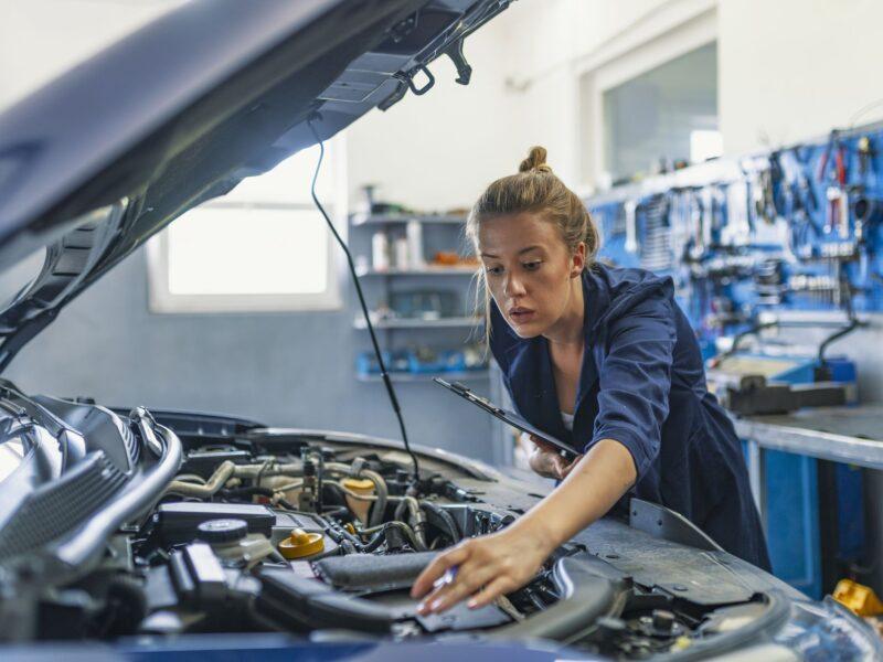 How many jobs are available in auto parts O.E.M.